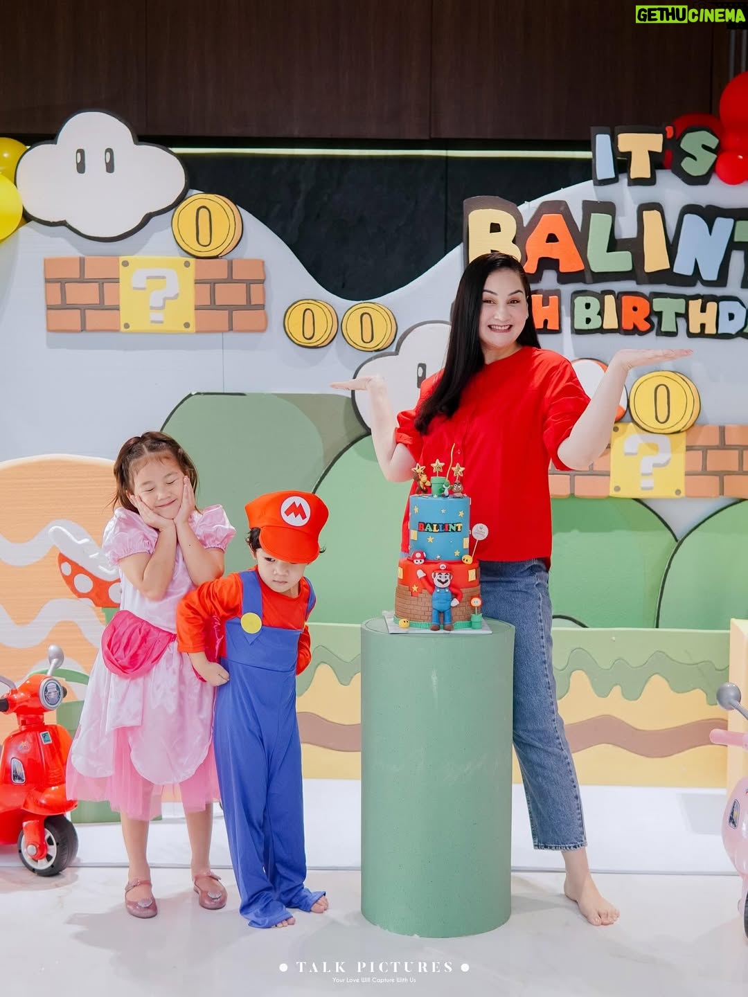 Mona Ratuliu - 12.3K Likes - BALINT 4 TAHUUUUN! 🥳🥳🥳

Ga nyangka anak yg dulu aku jemput di rs covid itu skrg udah gede, lucu dan sehat. Alhamdulillah kesayangan bunda udah 4 tahun. 🩷

Kemarin ngerayain 4 tahun balint (akhirnya) dirumah. Niatnya di sekolah tapi lupa kalau ternyata sekolah masih libur hahaha. Nasib deh balint kyknya susah nih ultah di sekolah kalau ulang taunnya awal juli. 😅😅😅

Yang mau ikut doain balint, waktu dan tempat dipersilahkan 🤗🤗🤗.

Dekorasi by @skylarparty
Birthday cake & mini cake by @tazkiacakes_cookies
Doorprise mainan by @pmbtoysofficial
Doorprise sepeda by @bikenbikeofficial
Playground by @emily_toysrental
Photo & videografer by @talk.picture

Skincare anak by @beeme.official
Souvenir by @bebegenic.id
Foldable bag by @karamel_craft

Minuman by @haus.indonesia
Nasi box by @nusaloca
Pisang goreng by @pisangmadupasti
Kebab by @hasanah.kebab

Arranged by @the_glintzenterprise 🤩.