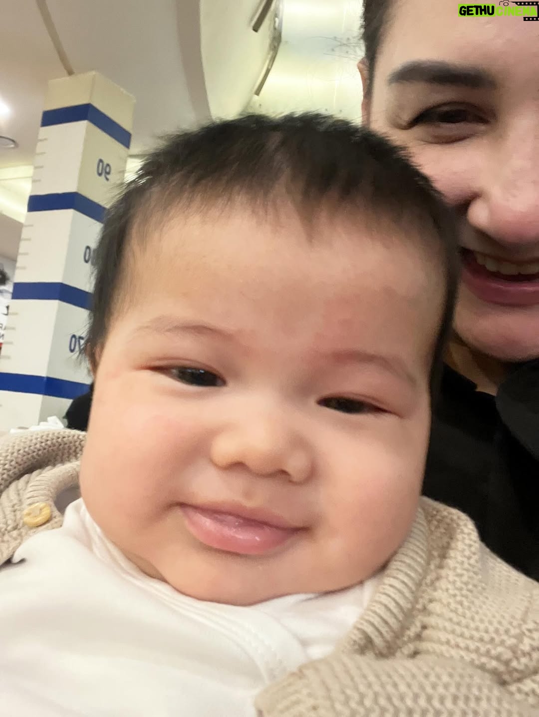 Mona Ratuliu - 8.4K Likes - Jagain danish sambil jalan2 keliling mall sementara kakak2nya main. Ini latihan nanti kalau jalan2 keluar negri kira2 gini formasinya ya kak @kesharatuliu05 @adhipermana_ 🤗