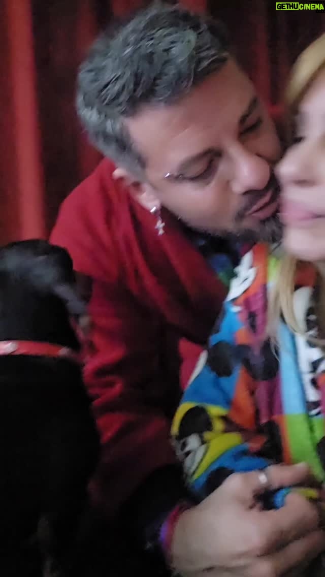 Mónica Farro - 1.6K Likes - Ella no es celosa jajajaja #lunitafitness🐕 , ama a su papá @trainerlean 💖💖

#amor
#perrija 
#animales 
#lovemydog 
#hogar 
#familia