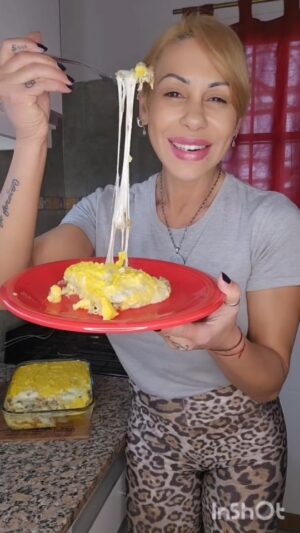 Mónica Farro Instagram - Hoy me puse la 10 con este pastel de polenta super proteico para mi marido 💪💖 con muzzarella @lacteosbarrazasa