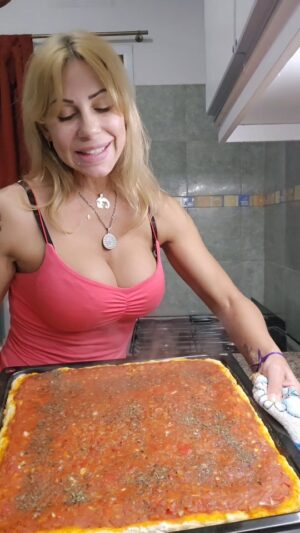 Mónica Farro Instagram - Pizza 🍕 Uruguaya, riquísima jaja.
🍕
🍕
🍕
🍕
#comer #receta #uruguay #díadelamadre #cocinacasera
