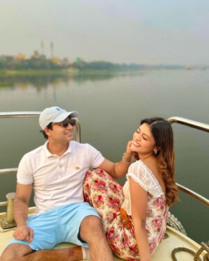 Mumtaheena Toya Instagram - Happy 5th Anniversary to the one who still loves me even after witnessing all my hangry moments😝.. thats real love!
I Love You More @sayed_zaman_shawon 🥰