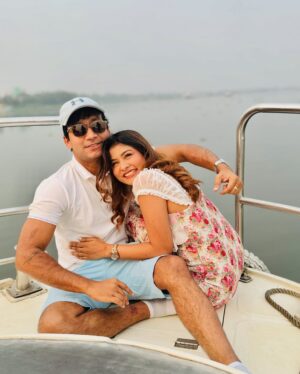 Mumtaheena Toya Instagram - Happy 5th Anniversary to the one who still loves me even after witnessing all my hangry moments😝.. thats real love!
I Love You More @sayed_zaman_shawon 🥰