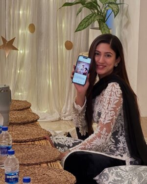 Mumtaheena Toya Instagram - True blessings are not just in the food we share, but in the love and laughter around the table. Grateful for this beautiful Iftar with my dear ones!
🌸🍽️✨