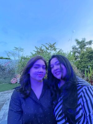 Mumtaheena Toya Instagram - When the sunset meets friendship, magic happens. 🌇💫 Happy birthday to our girl @imsafakabir 🪷
