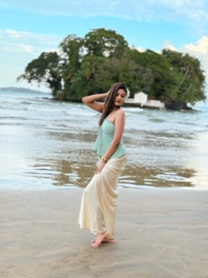 Mumtaheena Toya Instagram - To walk barefoot along the shore is to walk with your soul✨