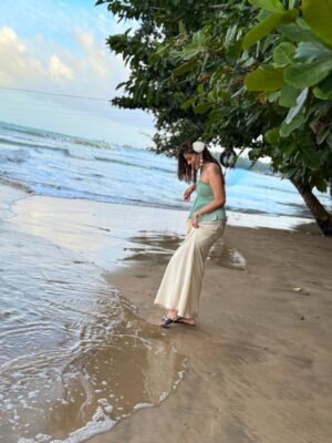 Mumtaheena Toya Instagram - To walk barefoot along the shore is to walk with your soul✨
