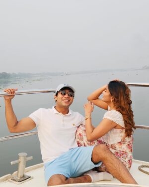 Mumtaheena Toya Instagram - Happy 5th Anniversary to the one who still loves me even after witnessing all my hangry moments😝.. thats real love!
I Love You More @sayed_zaman_shawon 🥰
