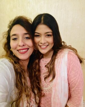 Mumtaheena Toya Instagram - True blessings are not just in the food we share, but in the love and laughter around the table. Grateful for this beautiful Iftar with my dear ones!
🌸🍽️✨