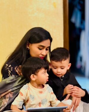 Mumtaheena Toya Instagram - True blessings are not just in the food we share, but in the love and laughter around the table. Grateful for this beautiful Iftar with my dear ones!
🌸🍽️✨