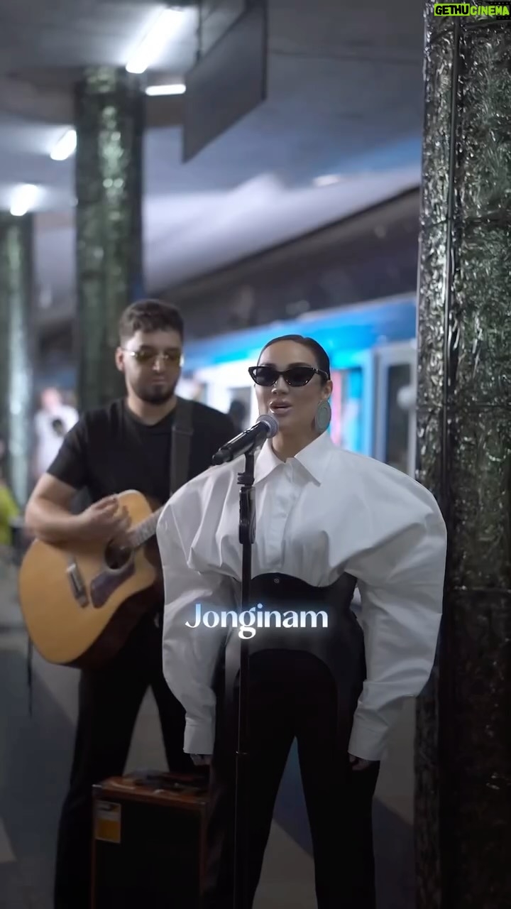 Munisa Rizaeva - 180.6K Likes - Keyingi bekatni topa olasizmi? 🤔😊 “Jonginam “ jonli ijroda sizlar uchun aziz muhlislarim❤️ @djuraevjr  Guitar👌
Угадаете следующую станцию? 🎶 
Песня “Jonginam “ в живом исполнении для вас дорогие мои ❤️