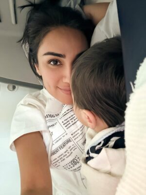 Munisa Rizaeva Instagram - Ta’til yuqori kayfiyatda bo’lib o’tdi. Buncha energiyadan keyin bizni yangi marralar kutmoqda ❤️ Ha aytgancha suratlardan sizga eng yoqqani qaysi? Manimcha hammasidan zo’ri oxirgisi bo’lsa kerak!
Отпуск прошел в отличном настроении. После всей этой полученной энергии нас ждут новые вершины ❤️ Кстати, какая из фотографий вам понравилась больше всего? По-моему, лучшая из всех - последняя!