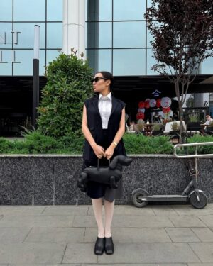 Munisa Rizaeva Instagram - Megapolis uslubi - bu dinamika, amaliylik va o‘zini ifoda etishning uyg‘unligidir. U katta shaharlar ritmida qulaylik va estetika bilan hamnafas bo‘ladi.
Sizga qaysi stil koproq yoqadi?
Стиль мегаполиса — это сочетание динамики, практичности и самовыражения. Он рождается в ритме больших городов, где комфорт должен идти в ногу с эстетикой.
Какой стиль вам больше нравится?