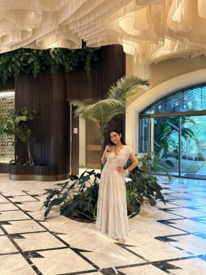 Munisa Rizaeva Instagram - ⏳Lahzada yashaganingda, ta’til vaqt emas, ruhiy holatga aylanadi. 🧘Go‘zallik va xotirjamlik bu sayohatning asosiy hamrohlaridir. ⛱️Suratlardan qaysi biri sizga ko‘proq yoqadi?
⏳Когда живёшь в моменте, отпуск становится не временем, а состоянием души. 🧘Красота и покой — главные спутники этого путешествия. ⛱️Какая из фотографий вам нравиться больше всех?