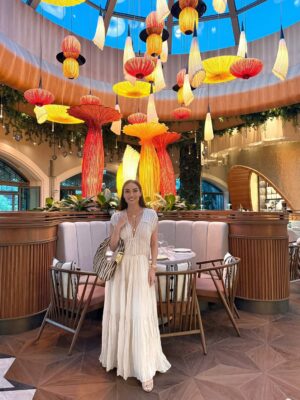Munisa Rizaeva Instagram - ⏳Lahzada yashaganingda, ta’til vaqt emas, ruhiy holatga aylanadi. 🧘Go‘zallik va xotirjamlik bu sayohatning asosiy hamrohlaridir. ⛱️Suratlardan qaysi biri sizga ko‘proq yoqadi?
⏳Когда живёшь в моменте, отпуск становится не временем, а состоянием души. 🧘Красота и покой — главные спутники этого путешествия. ⛱️Какая из фотографий вам нравиться больше всех?