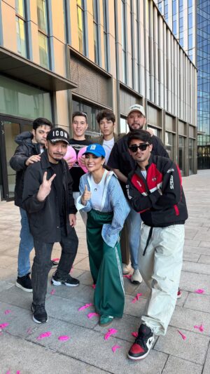 Munisa Rizaeva Instagram - Challenge: agar men rost gapirayotgan bo‘lsam — sharni portlatish kerak! Sizningcha, shulardan qaysi biri rost?
Челлендж для ребят: лопнуть шар если я говорю правду! А как вы думаете, что из этого — правда?