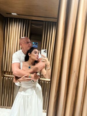 Munisa Rizaeva Instagram - Ta’til yuqori kayfiyatda bo’lib o’tdi. Buncha energiyadan keyin bizni yangi marralar kutmoqda ❤️ Ha aytgancha suratlardan sizga eng yoqqani qaysi? Manimcha hammasidan zo’ri oxirgisi bo’lsa kerak!
Отпуск прошел в отличном настроении. После всей этой полученной энергии нас ждут новые вершины ❤️ Кстати, какая из фотографий вам понравилась больше всего? По-моему, лучшая из всех - последняя!