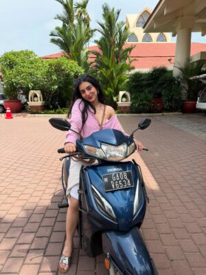 Muskaan Nayyar Instagram - A big dump of sun, sea & so much love 💗