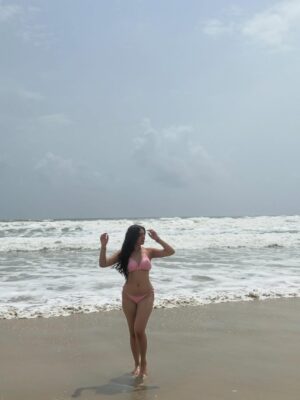 Muskaan Nayyar Instagram - A big dump of sun, sea & so much love 💗