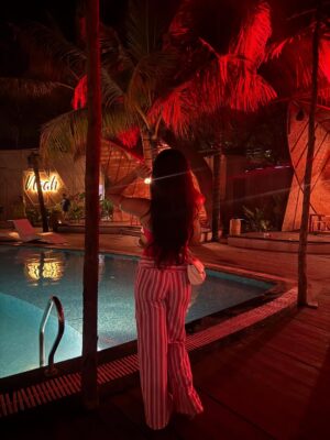 Muskaan Nayyar Instagram - A big dump of sun, sea & so much love 💗