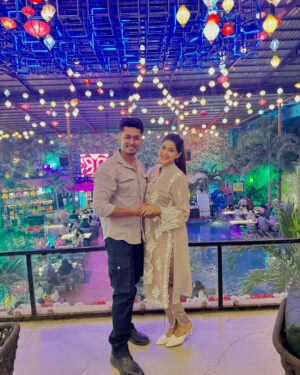 Muskan Saaphee Instagram - Yun hi badnam hai shadi agar sahi insan se hojaye toh zindagi roz khas lagti hai!!!!♥️♾️🥀💋
.
.
.
.
.
.
#mussfam #mutif #loveislove #birthdayvibes #insta #instagood #instalike #instafashion #instalove #instamood #instadaily #explore #explorepage #foryou #foryoupage #trending #trendingreels #trendingpost #viral #couplegoals #post #hubby