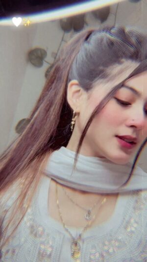 Muskan Saaphee Instagram - Dil mera yeh!!!✨🤍
.
.
.
.
.
.
.
#mussfam #reels #reelkarofeelkaro #reelitfeelit #reelvideo #reelindia #reelit #explore #explorepage #exploremore #foryou #foryoupage #trending #trendingreels #trendingaudio #trendingsong #viral