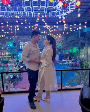 Muskan Saaphee Instagram - Yun hi badnam hai shadi agar sahi insan se hojaye toh zindagi roz khas lagti hai!!!!♥️♾️🥀💋
.
.
.
.
.
.
#mussfam #mutif #loveislove #birthdayvibes #insta #instagood #instalike #instafashion #instalove #instamood #instadaily #explore #explorepage #foryou #foryoupage #trending #trendingreels #trendingpost #viral #couplegoals #post #hubby