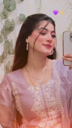 Muskan Saaphee Instagram - Sarı duniya se!!!!✨💜
.
.
.
.
.
.
.
#mussfam #reel #reelfeelit #reelkarofeelkaro #reelinstagram #reelinsta #reelexplore #explore #explorepage✨ #foryou #foryoupage #trending #trendingreel #trendingsongs #trendingnow #trendingaudio #viral #fyp