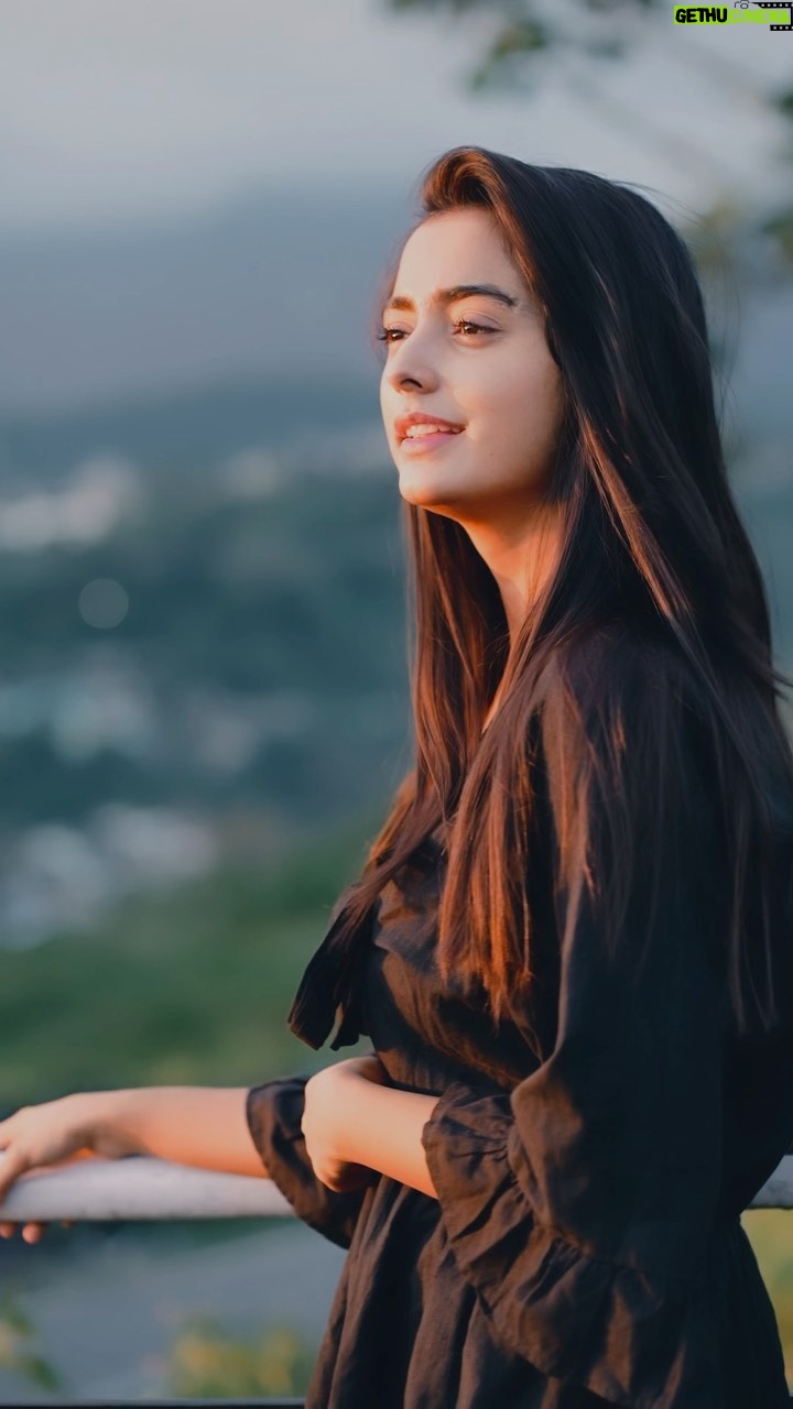 Muskan Siddiqui - 376.6K Likes - 🫥🖤