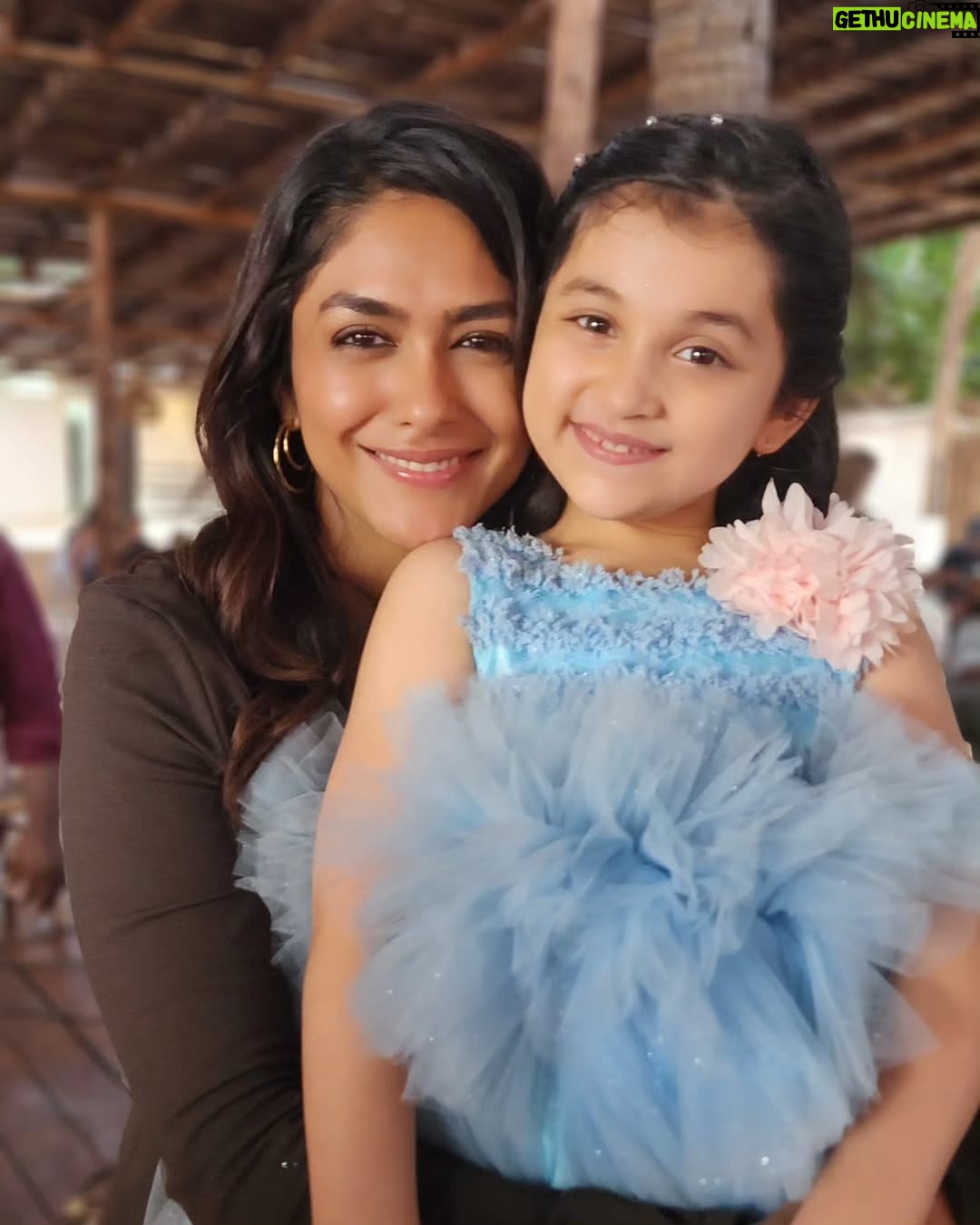 Myra and Kiara - 198.5K Likes - My Hi Nanna family🤍
Overwhelmed and touched by all the love you have showerd on us.🙌🏻🤍
I will never forget the experience I had while shooting for this dream project HiNanna. It will always remain the most beautiful and special movie of my career.. here I met my 4 best friends Nanna @nameisnani , yashna @mrunalthakur di @shouryuv sir and my pluto . You all are incredible and so loving ❤️ 

@shouryuv sir first of all a big  thank you for seeing Mahi in me..Forever grateful to you for your love and motivation. Without you i cudnt do it. Will never forget our funny games and pranks.🤍

@nameisnani Nanna you and yashna @mrunalthakur  di are the most loving and caring actors I have ever worked with. Thank you for teaching me new things about shoots, for our shot okay dance and everything you taught me about life and acting. I miss our set and shooting more now.love you all.🤍 
@preyadarshe sir as you said I should call you my bro..Thank you for all the funny moments and always encouraging me.🤍
@angadbedi sir you are such a gem person. I remember how you were making me comfortable at hospital scene while playing tongue twister with me. Thank you for all the love and golden words.🤍
@shilpatulaskar maam..you are so sweet and such a loving soul. Thank you for all the love and blessings. No one can play Rajji maa apart from you. 🤍
@drishtytalwarr my cutest di..thank you for all the fun and love you gave me. I miss our outings and shopping. You are cutest girl I have met.🤍
@viraj_ashwin_jarajapu bhaiya @actorjayaram_official sir @ nassarkhan sir Thank you for all the appreciation and love. I feel blessed that I got this opportunity to work with you all. I have learnt alot from all of you.🙏🏻☺️
Thank you @sanujohnvarughese  @heshamabdulwahab @vyraents for always motivating me.😇
 @vimcarrey thank you for helping me in learning telugu.
Lastly our audiences..thank you so much for loving our movie HiNanna and making it a blockbuster. Please keep showering your love.🤍

Gratitude and lots of love🤍🙏🏻
Kiara aka "Mahi"
#hiNanna