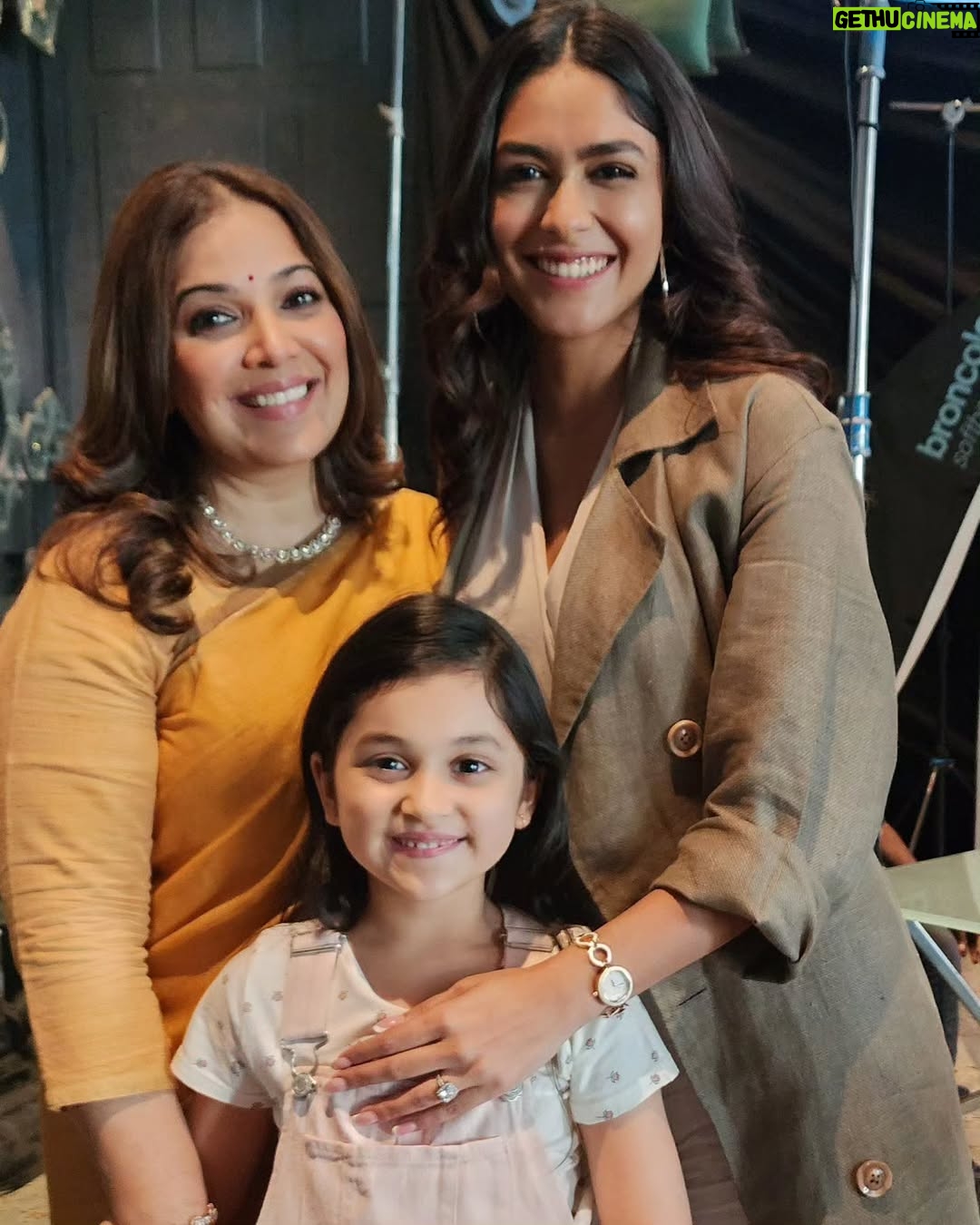 Myra and Kiara - 198.5K Likes - My Hi Nanna family🤍
Overwhelmed and touched by all the love you have showerd on us.🙌🏻🤍
I will never forget the experience I had while shooting for this dream project HiNanna. It will always remain the most beautiful and special movie of my career.. here I met my 4 best friends Nanna @nameisnani , yashna @mrunalthakur di @shouryuv sir and my pluto . You all are incredible and so loving ❤️ 

@shouryuv sir first of all a big  thank you for seeing Mahi in me..Forever grateful to you for your love and motivation. Without you i cudnt do it. Will never forget our funny games and pranks.🤍

@nameisnani Nanna you and yashna @mrunalthakur  di are the most loving and caring actors I have ever worked with. Thank you for teaching me new things about shoots, for our shot okay dance and everything you taught me about life and acting. I miss our set and shooting more now.love you all.🤍 
@preyadarshe sir as you said I should call you my bro..Thank you for all the funny moments and always encouraging me.🤍
@angadbedi sir you are such a gem person. I remember how you were making me comfortable at hospital scene while playing tongue twister with me. Thank you for all the love and golden words.🤍
@shilpatulaskar maam..you are so sweet and such a loving soul. Thank you for all the love and blessings. No one can play Rajji maa apart from you. 🤍
@drishtytalwarr my cutest di..thank you for all the fun and love you gave me. I miss our outings and shopping. You are cutest girl I have met.🤍
@viraj_ashwin_jarajapu bhaiya @actorjayaram_official sir @ nassarkhan sir Thank you for all the appreciation and love. I feel blessed that I got this opportunity to work with you all. I have learnt alot from all of you.🙏🏻☺️
Thank you @sanujohnvarughese  @heshamabdulwahab @vyraents for always motivating me.😇
 @vimcarrey thank you for helping me in learning telugu.
Lastly our audiences..thank you so much for loving our movie HiNanna and making it a blockbuster. Please keep showering your love.🤍

Gratitude and lots of love🤍🙏🏻
Kiara aka "Mahi"
#hiNanna