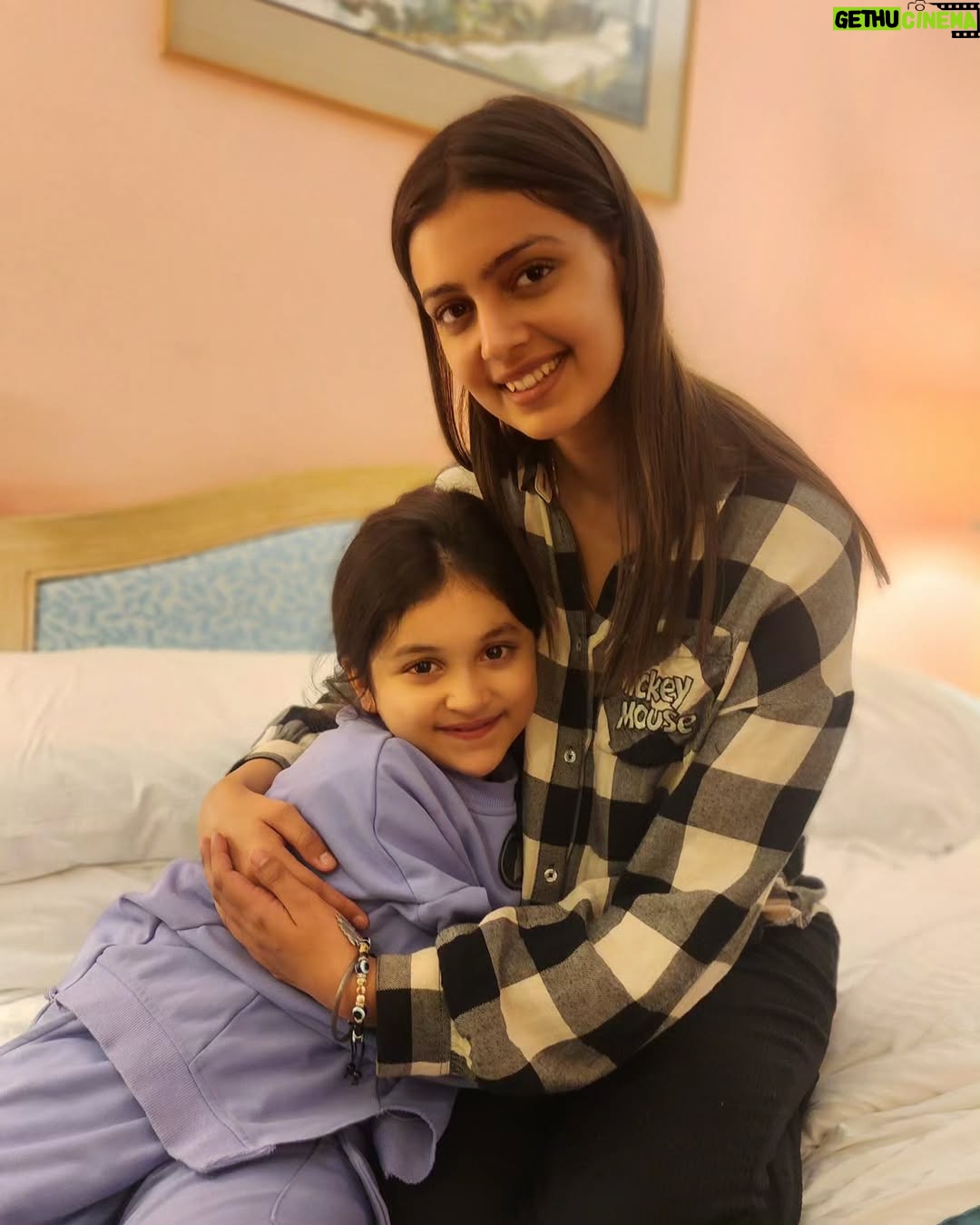 Myra and Kiara - 198.5K Likes - My Hi Nanna family🤍
Overwhelmed and touched by all the love you have showerd on us.🙌🏻🤍
I will never forget the experience I had while shooting for this dream project HiNanna. It will always remain the most beautiful and special movie of my career.. here I met my 4 best friends Nanna @nameisnani , yashna @mrunalthakur di @shouryuv sir and my pluto . You all are incredible and so loving ❤️ 

@shouryuv sir first of all a big  thank you for seeing Mahi in me..Forever grateful to you for your love and motivation. Without you i cudnt do it. Will never forget our funny games and pranks.🤍

@nameisnani Nanna you and yashna @mrunalthakur  di are the most loving and caring actors I have ever worked with. Thank you for teaching me new things about shoots, for our shot okay dance and everything you taught me about life and acting. I miss our set and shooting more now.love you all.🤍 
@preyadarshe sir as you said I should call you my bro..Thank you for all the funny moments and always encouraging me.🤍
@angadbedi sir you are such a gem person. I remember how you were making me comfortable at hospital scene while playing tongue twister with me. Thank you for all the love and golden words.🤍
@shilpatulaskar maam..you are so sweet and such a loving soul. Thank you for all the love and blessings. No one can play Rajji maa apart from you. 🤍
@drishtytalwarr my cutest di..thank you for all the fun and love you gave me. I miss our outings and shopping. You are cutest girl I have met.🤍
@viraj_ashwin_jarajapu bhaiya @actorjayaram_official sir @ nassarkhan sir Thank you for all the appreciation and love. I feel blessed that I got this opportunity to work with you all. I have learnt alot from all of you.🙏🏻☺️
Thank you @sanujohnvarughese  @heshamabdulwahab @vyraents for always motivating me.😇
 @vimcarrey thank you for helping me in learning telugu.
Lastly our audiences..thank you so much for loving our movie HiNanna and making it a blockbuster. Please keep showering your love.🤍

Gratitude and lots of love🤍🙏🏻
Kiara aka "Mahi"
#hiNanna