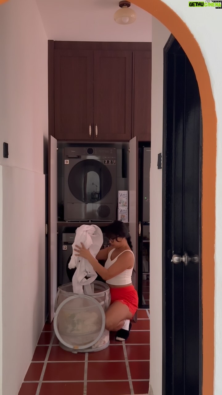 Nabila Huda - 18.9K Likes - Let me introduce you pada one of harta yang penting & banyak berjasa kat rumah abil ni. Washer & Dryer @midea_malaysia ni memang luar biasa hebat dia! Oh please...Jangan request house tour sebab rumah masih berselerak lagi walaupun dah half year stay sini 🤣🤦🏽‍♀️