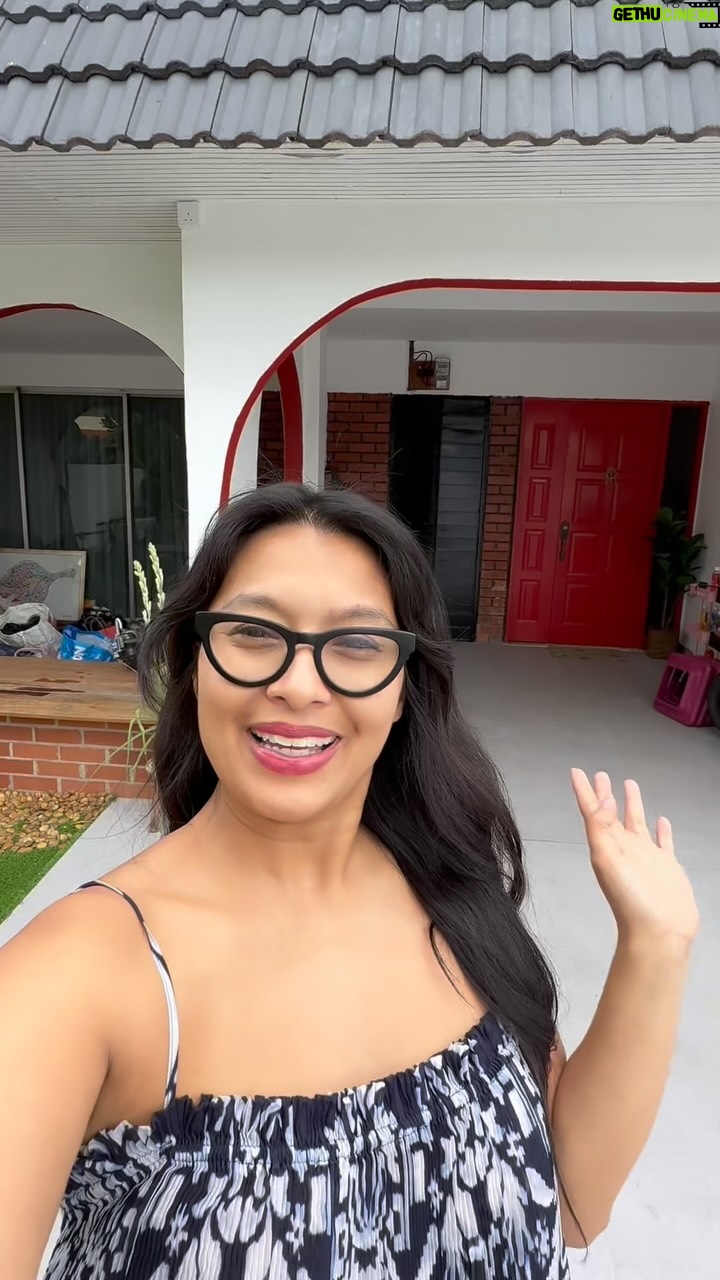 Nabila Huda - 18.9K Likes - Siapa yang fussy pasal pemilihan lantai luar macam saya angkat tangan? Walaupun takde anak kecik , tapi anak buah ramai risau jugak bila lantai licin or basah, dorang boleh jatuh kalau main kat halaman ni..Actually tak yah anak buah lah, saya sendiri pun clumsy yang kritikal, kang tak pasal gigi rongak sebab tergolek hahaha! So ini lah antara barang berharga kat my new home yang jadi pilihan abil from one and only @myguocera 💋
