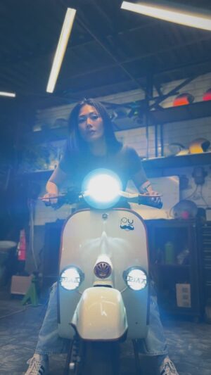 Nabila Putri Instagram - MATA BARU NIH !!! BUAT MATA MATAIN IDUPPPLUUUU !!!! yang banyaaaaaakkk ga bisa di pantauuuuu ! Masang foglamp , berikut dengan bracket daaaan tawa kuntilanak di belakang yang ga bantuin apa apa @harleyano !
NYAAAALAAA NGGA ? NYALAA GA ??? MENYALAAAAAAAA MPESPAKU!
Udah pake lampuuu gini tandanya apa nih??? tandanya nyalain panasinnnnnn , matiin tidur lagi ! hahahah . sedih ! Ga ada yng mau ajakin ngegas apa nih