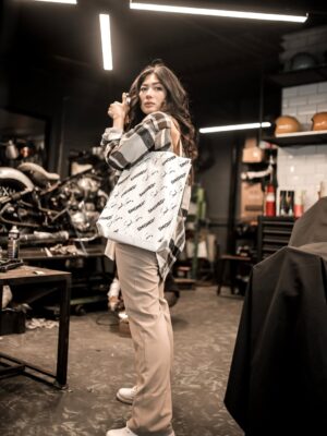 Nabila Putri Instagram - Jumatan gini sambil nungguin yang gemes pada pulang… tengak-tengok nih.
Bengkel boleh rame, tapi yang bikin jantung rameeee… cuma kamu lagiii ahh.#Eh gimana?
#
Silakan kak, mau service motor… atau service perasaan? Aku ready dua-duanya
Jangan lupaaaa tasnya kembaraaan !! Intip di tokopeditokkk!!!