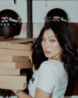 Nabila Putri Instagram - Dengerin laguunya !! WHAT WE WANTTT ???? PIZZAAA PIZZAAA !!!!
Astaga pizzaaa sama kamu sebentar aja kangen apalagiii pizzaaa selamaaanya!!!!! AKUUU MENGAJUKAN SURAT KETERANGAN TIDAK MAMPUU!!!!