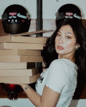 Nabila Putri Instagram - Dengerin laguunya !! WHAT WE WANTTT ???? PIZZAAA PIZZAAA !!!!
Astaga pizzaaa sama kamu sebentar aja kangen apalagiii pizzaaa selamaaanya!!!!! AKUUU MENGAJUKAN SURAT KETERANGAN TIDAK MAMPUU!!!!