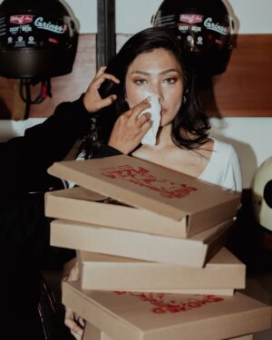 Nabila Putri Instagram - "Life's a slice; enjoy every bite"
Pizza apa yang bawaannya bikin nangis ????
BERPIZZAAAH DENGANMU !!!!!!
Ahhh @smokedgarage @smoked.coffeeandbeer adaaaa pizza yang bisaaa dianter langsung amaaaa ladiesdilipeer ini ! Langsung berikuttt dengan asap motornya . Silahkan check ratecardnya ya !
Ada yang pernah cobain aku? Ehh pizza aku????