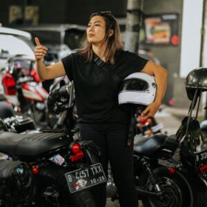 Nabila Putri Instagram - Cari pacar itu yang bermotor bukan bermobil karena imam itu di depan, bukannya di samping ! Jadikan aku imamu dik ' #ehgimana