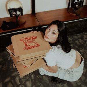 Nabila Putri Instagram - TODAY IS PIZZA DAY !!!
Tau ga bedanya pizza sama kamu?? Pizza di bagi bagi kamuuu mahhh buaaat aku aja !! AHHHH KAN !!!!
jadi pengen di gigitin! Pizzanya !!!!!!!