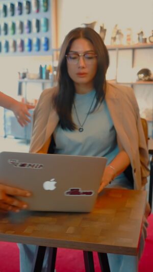 Nabila Putri Instagram - berbukalahhhh dengan yang manis !!! Yang manis suka bikin sinis ! Tapi yang kumis juga bikin meringis ! Geli geli manis !!!! Ahhhh ngomongin apa sih !!!
Buruannn ke @smoked.coffeeandbeer !!!!! RASAKANNNN SENSASIII NYA!!!!
