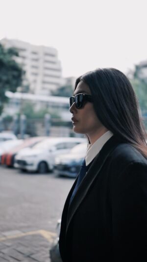 Nabila Putri Instagram - Sorry bu kos nyamar dulu jadi agent beras ! Biar kalo dateng ke kosan kalian , pintunya ga pada di kunci ! HMMM !
Cara ampuh membuka pintu kamar yang terkunci :
1. Membuka menggunakan kunci L
2. Menggunakan penjepit kertas
3. Menggunakan kunci ketok
4. Hantam dan putar secara bersamaan
5. Undang pasangan dan simpananya secara bersamaan
SELAMAT MENCOBA
Kira kira kalau lagi gini nama yang cocok siapa ya buat perempuan ini ???