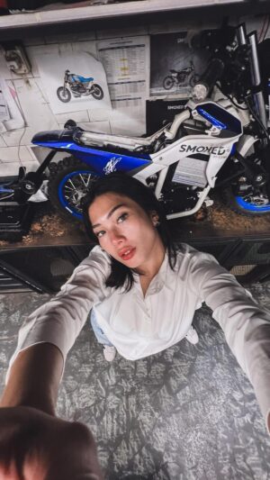 Nabila Putri Instagram - naaak ituuu yang angkat angkat motooorrrr mamakmu !!!!!' Tapi kalau ada om ganteng panggil aja honey nggaa papa .... , bapakmu ngerti kooo ! Dia jugaaaa ngga akan marah , dia baik dia pengertian ...
#motorcycle #kidmotorcycle #kidcross