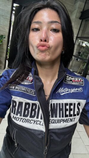Nabila Putri Instagram - naik Harley itu sebel sebel ngangenin ! Kalau lama ga ditemuinnn ngangenin! Terakhir ketemuuuu macet betisa ampe burn rasanya ! ahhahaha
ada yang bisa tebak buaaah buah apaa yang apa hayo ????