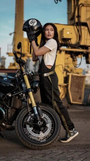 Nabila Putri Instagram - Motor dan perempuan punya satu kesamaan ! "KALAU UDAH DI ATAS , BEDA RASANYA!"
Diatas motoooor tong di atas motooooooorrrr !
