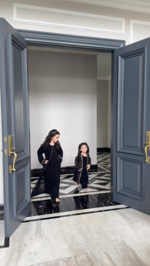Nabila Syakieb Instagram - Versi cimit2 ktnya pengen fashion showwwwww😂😜🫶🏻
#allahummabarik
