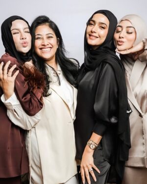 Nabila Syakieb Instagram - Margin Shawl✨
@sylmi.basic X @marginw
