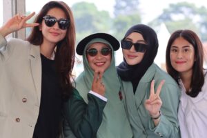 Nabila Syakieb Instagram - Kampanye akbar bupati dan wakil bupati kab bdg @dadangsupriatna & @alisyakieb bismillah wargi2 kab bdg tong hilap no 2 coblos kopeahna!✌🏻🫰🏻💚
