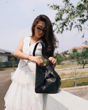 Nabila Syakieb Instagram - Let your outfit do the talking, in shade of white with a touch of black bag ✨
